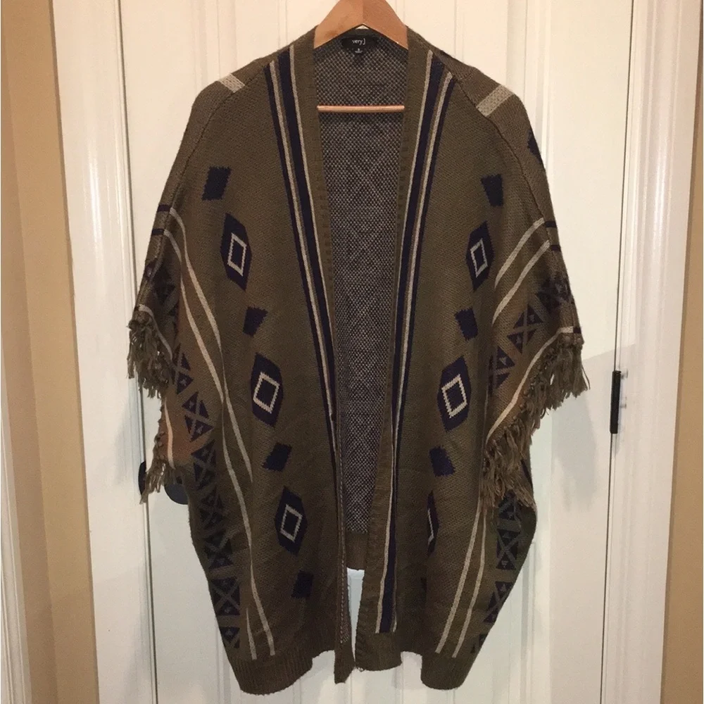 Very J women’s Small Boho Poncho Cover-Up, Southwestern Vibe, Tribal pattern - Picture 1 of 16